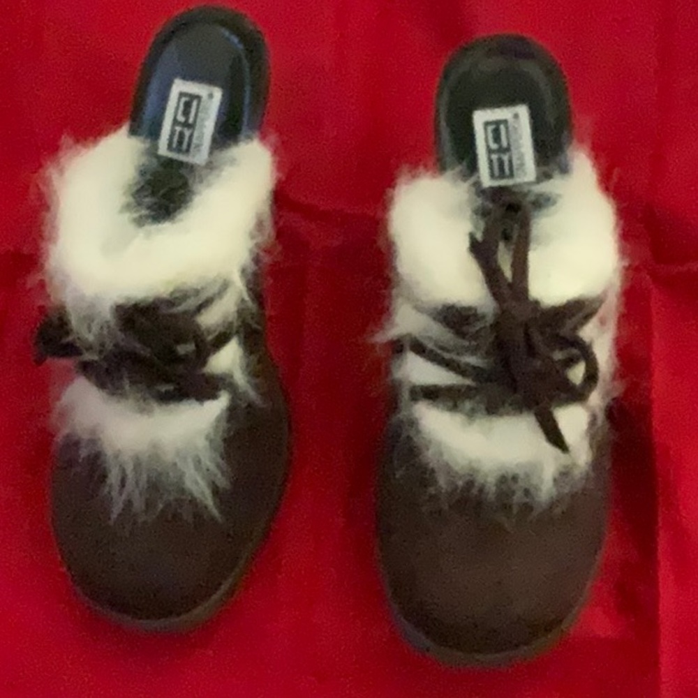 City Snappers winter clogs, new